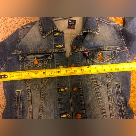 Levi’s crop denim jacket. Size medium. Excellent condition - Picture 2 of 6